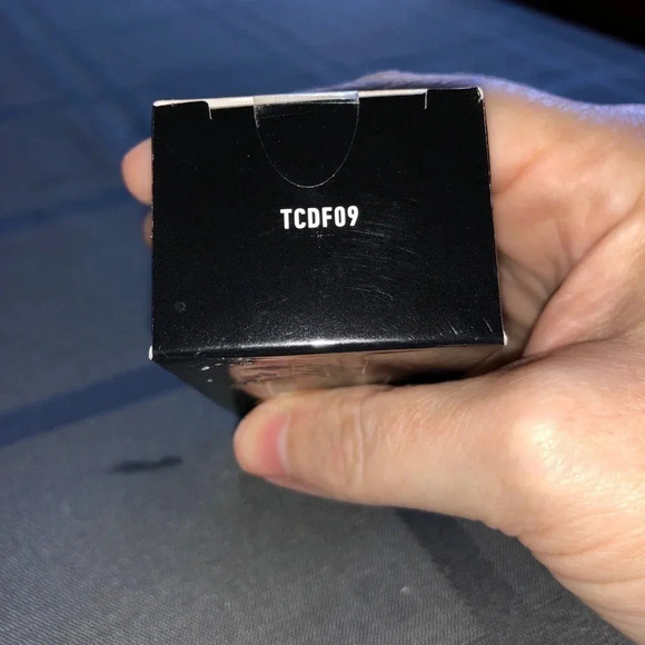 NEW! Medium Olive NYX foundation - Picture 4 of 6